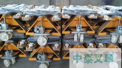 手動托盤搬運車 經(jīng)濟實用的倉儲搬運利器